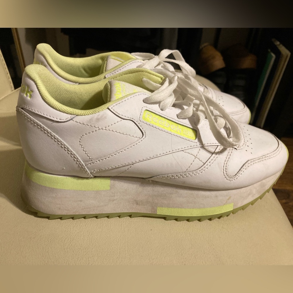 Reebok platform sneakers 7.5